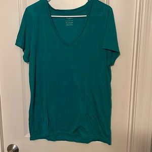 Kelly grew v neck tee